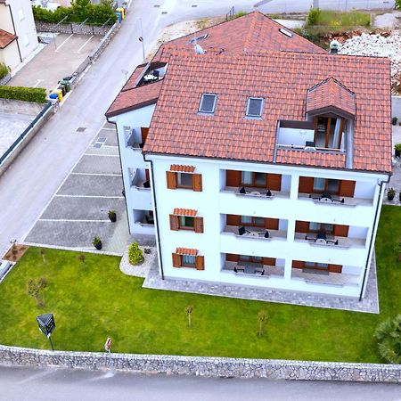 Apartments Kvarner Malinska Exteriör bild