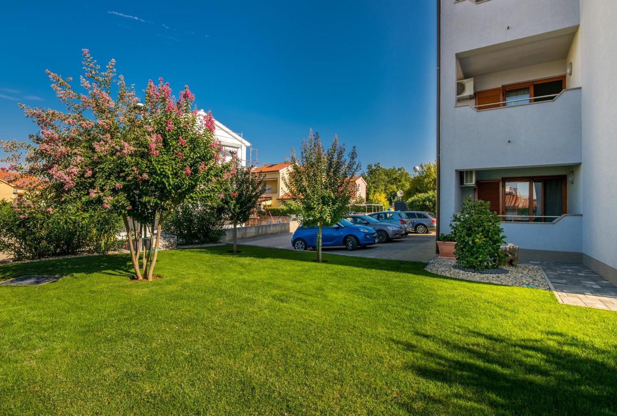 Apartments Kvarner Malinska Exteriör bild